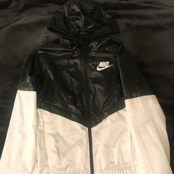 Nike Windbreaker - Picture 1 of 3